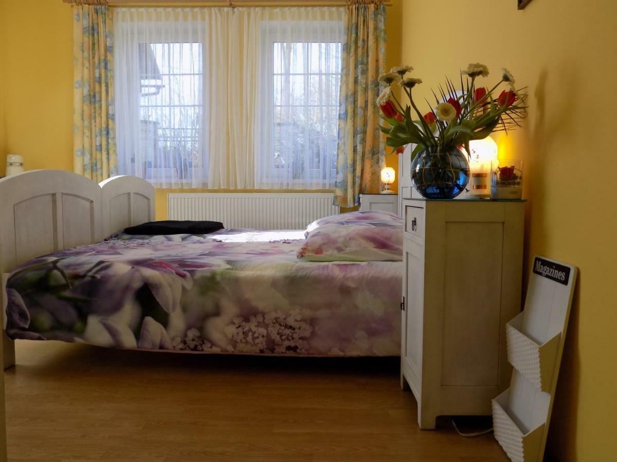Landhaus Florian Apartamento Rovensko pod Troskami Exterior foto