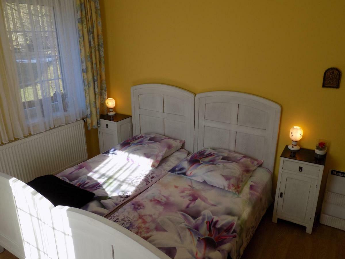 Landhaus Florian Apartamento Rovensko pod Troskami Exterior foto